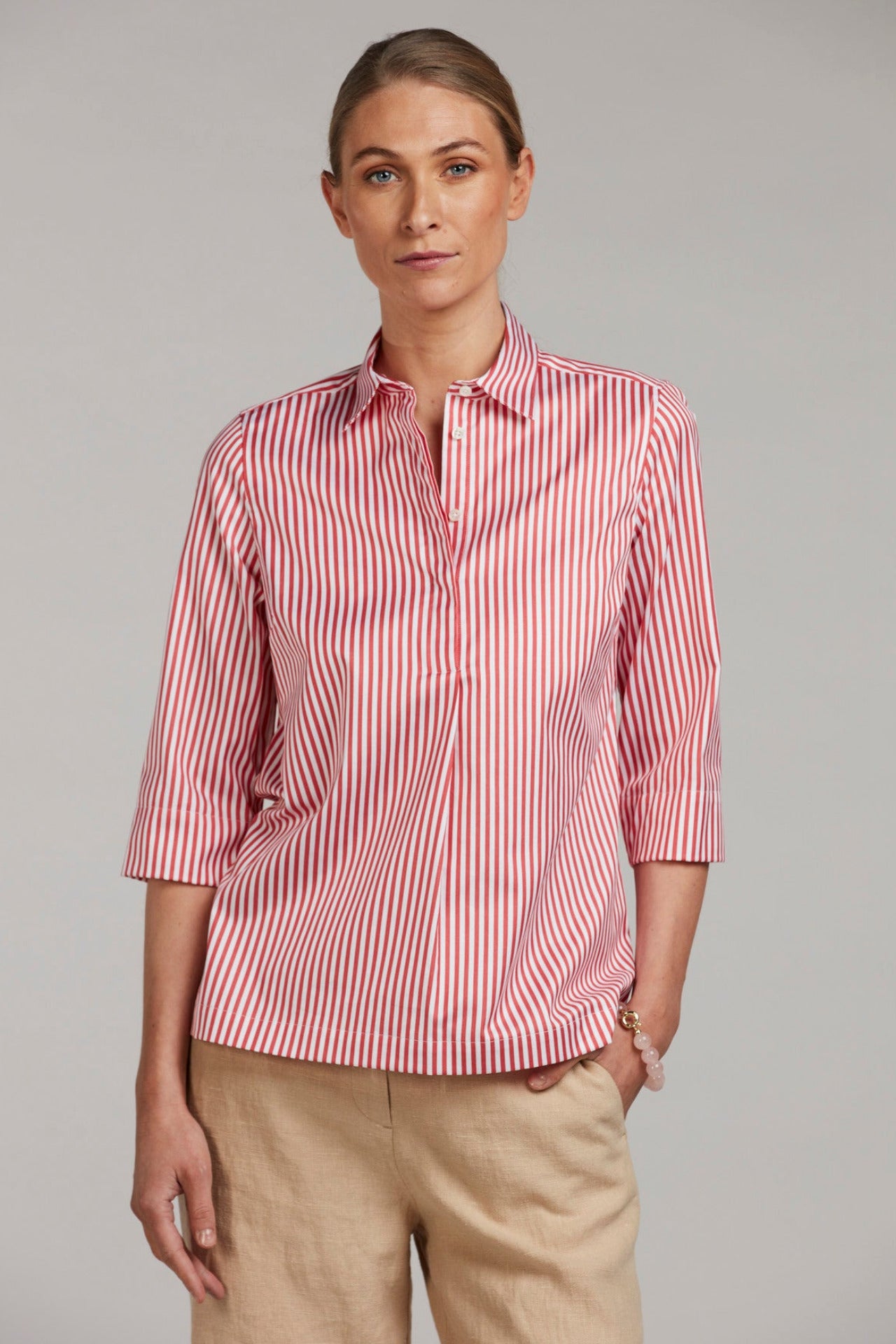 Ljusröd randig skjorta med kort ärn