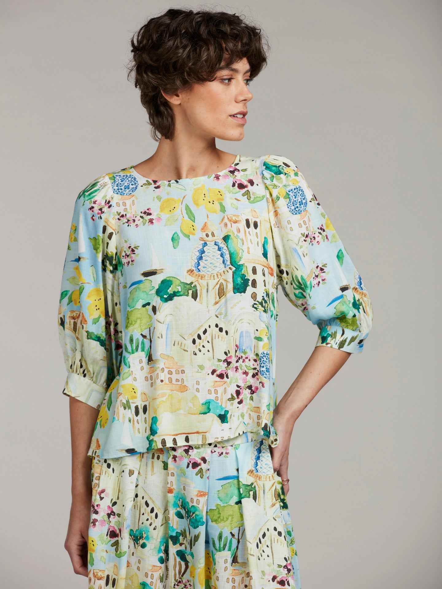 Carmen Mönstrad Blus i viskos