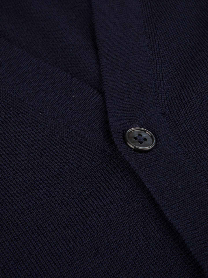 Klassisk V-hals Kofta i Merinoull