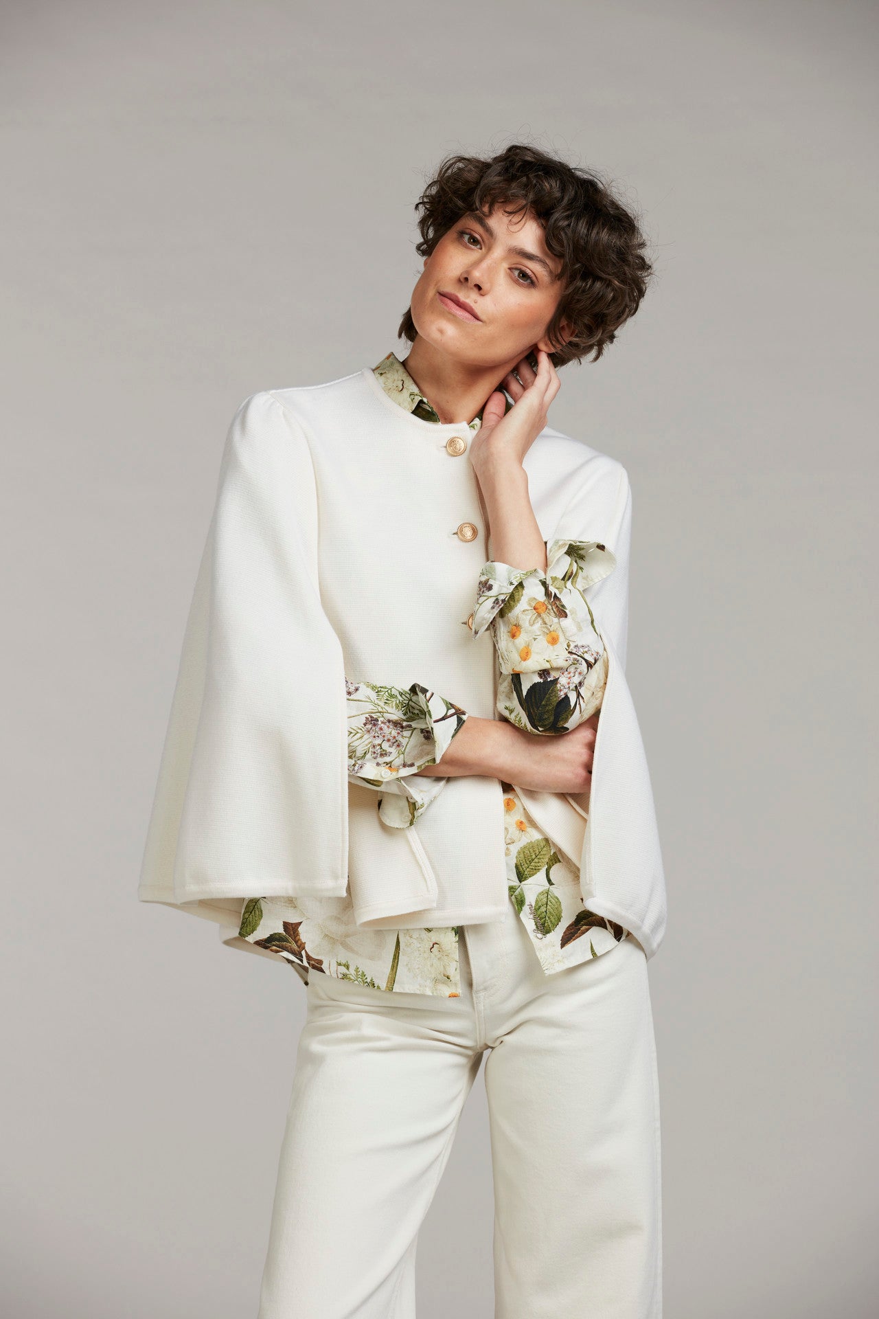 Lo Stickad Poncho i Merinoull