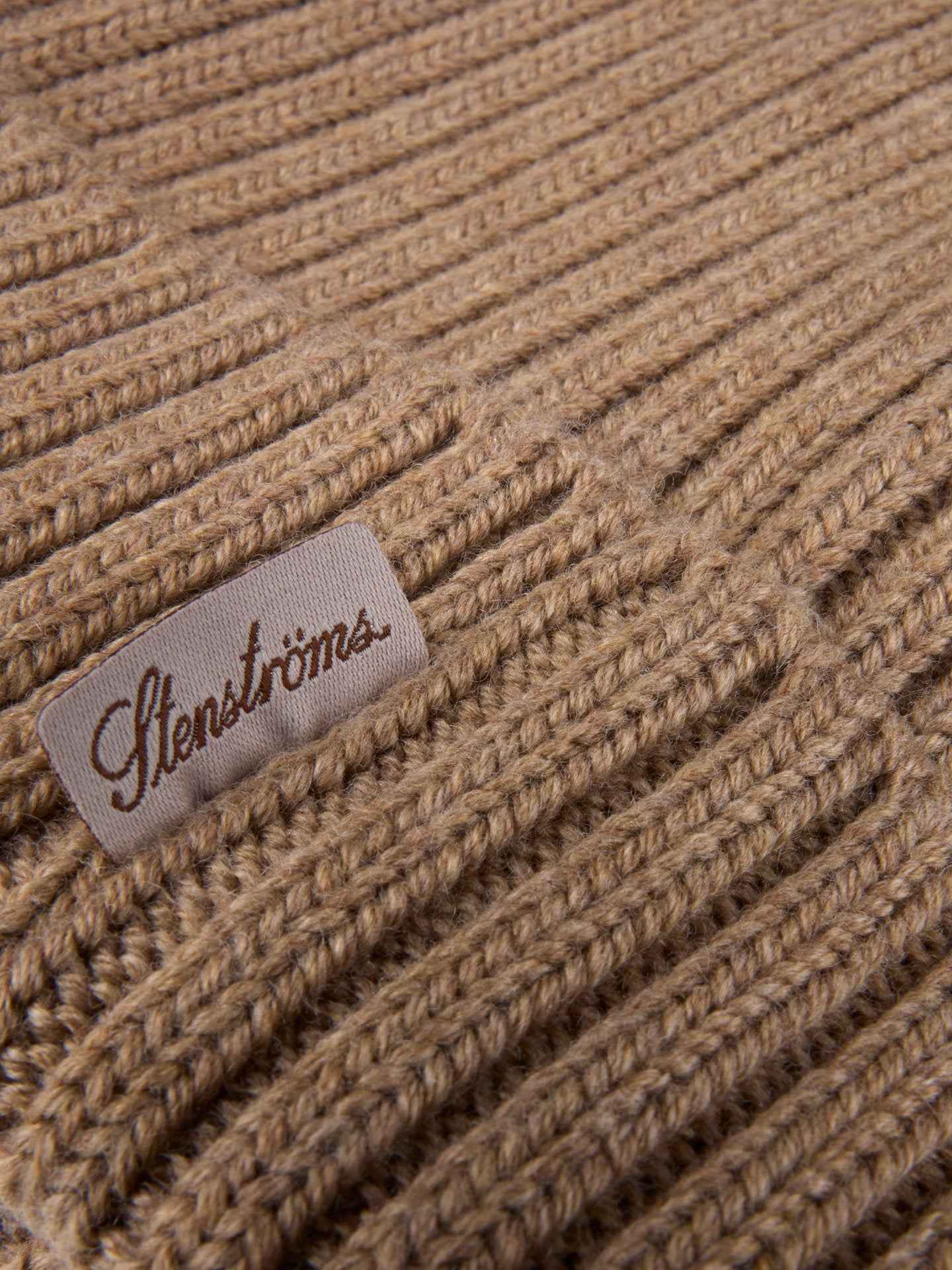 Ribbstickad Merino Mössa