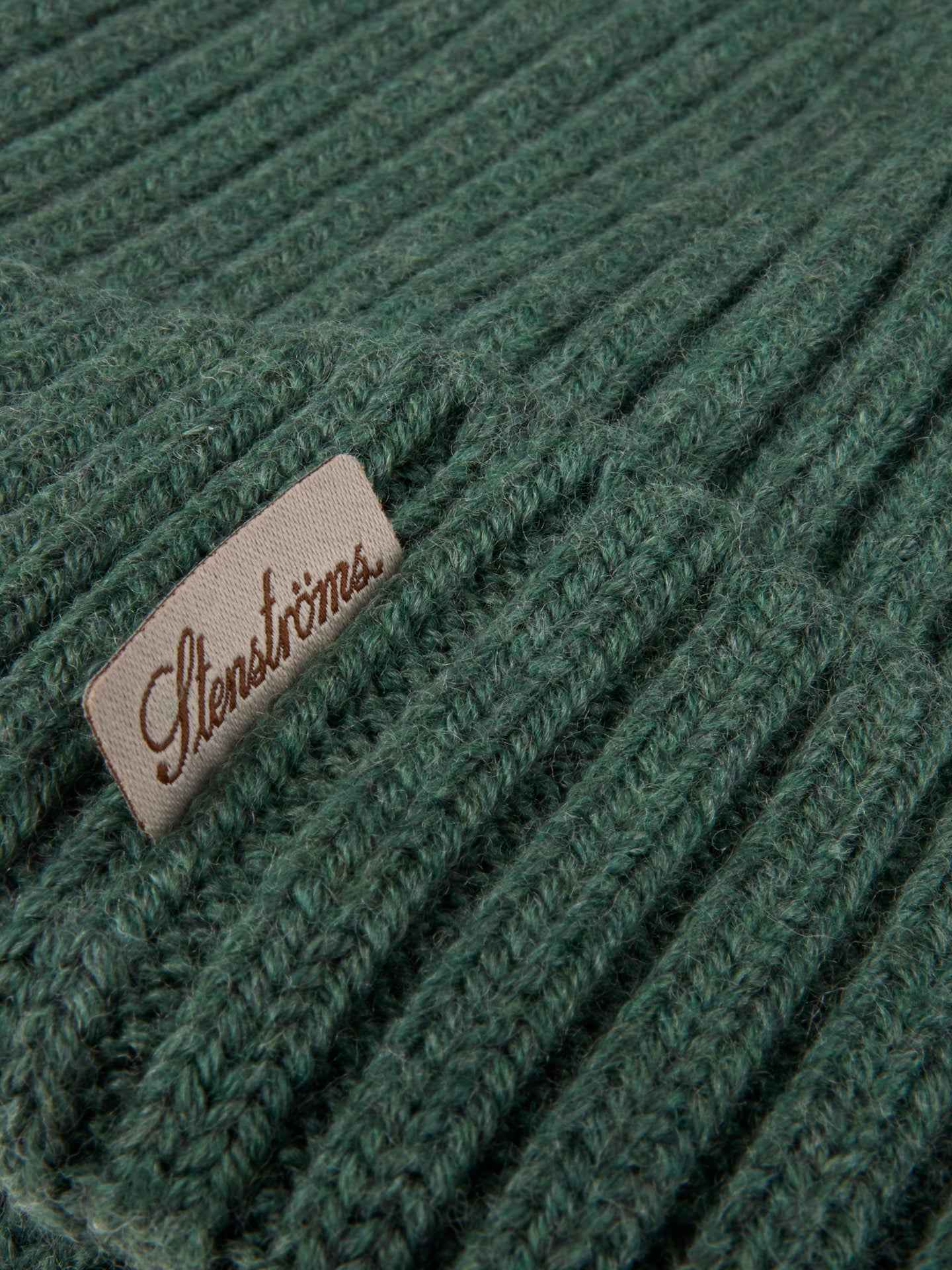 Ribbstickad Merino Mössa
