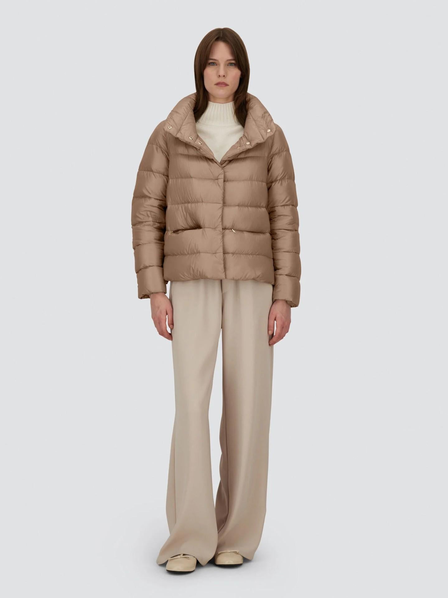 Lätt Dunjacka, Hög krage