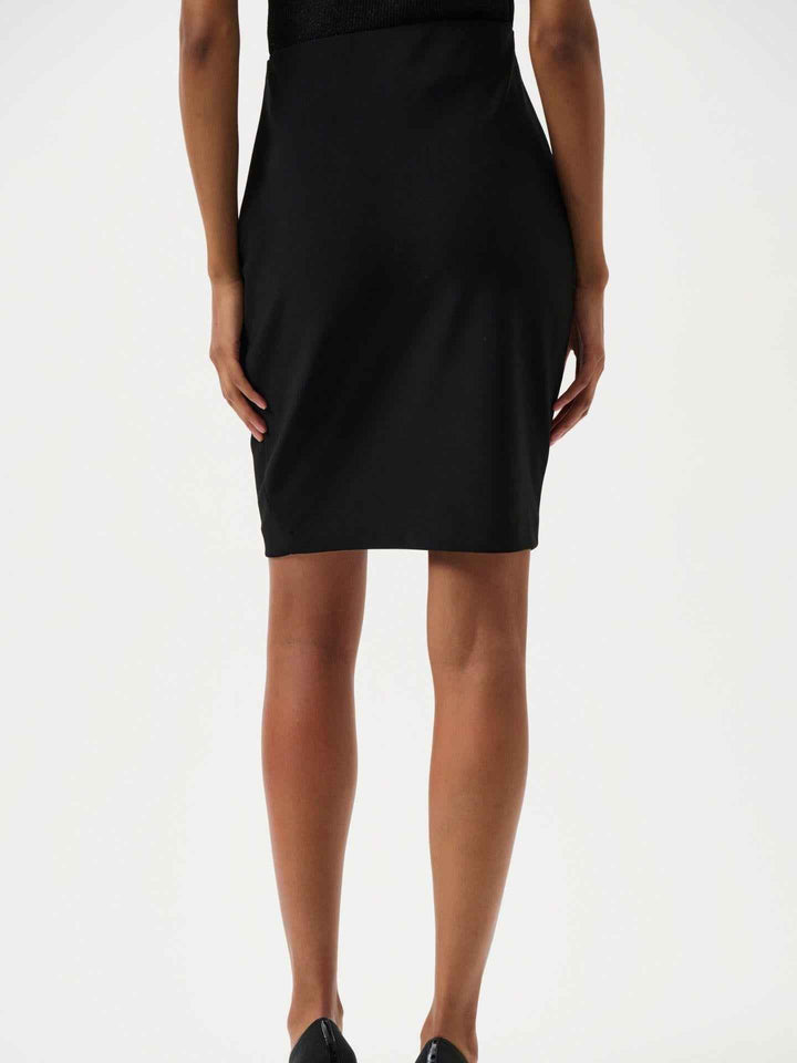 Högmidjad Pennkjol i Silky Knit