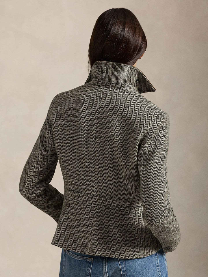 Jacka med Mockadetaljer