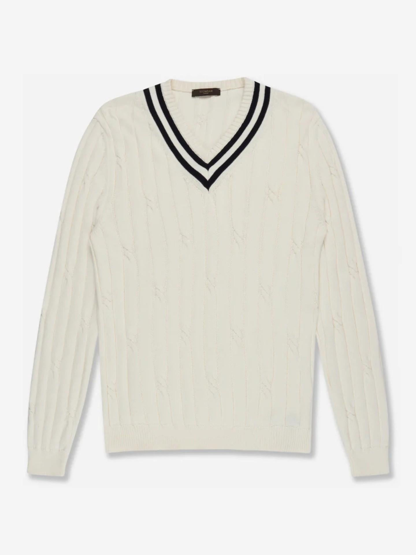 Kabelstickad V-hals Tröja