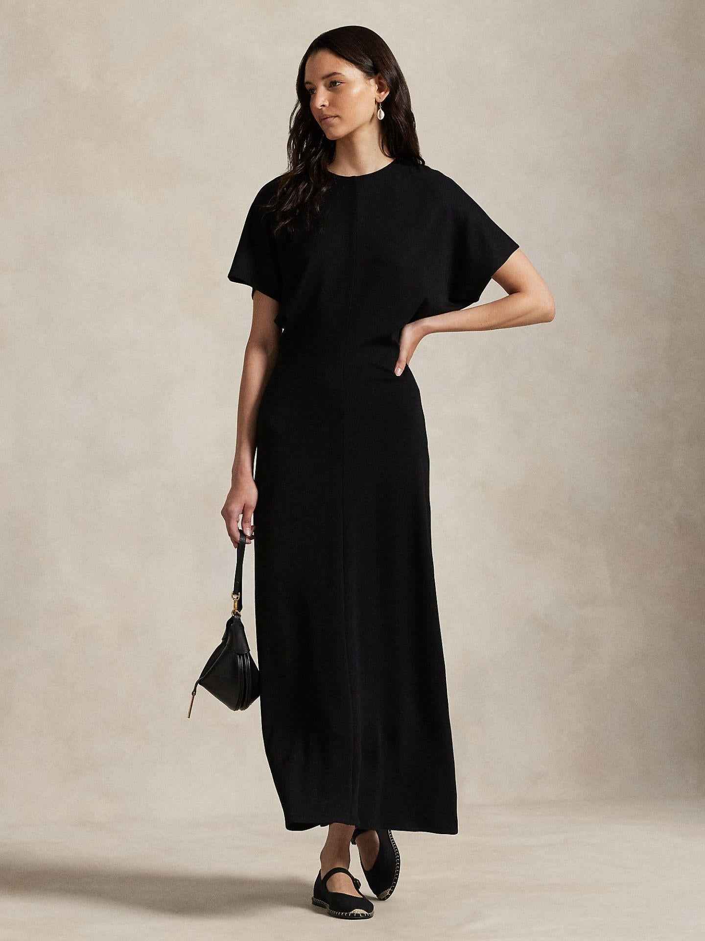 Klänning med kort dolmanärm