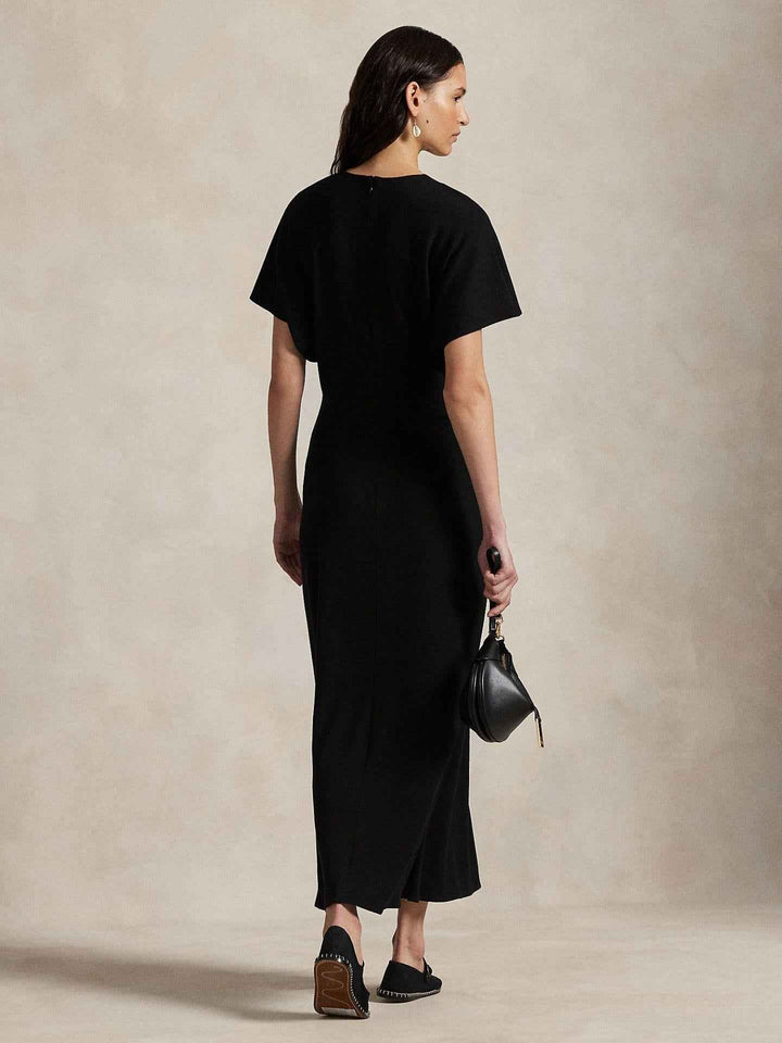 Klänning med kort dolmanärm