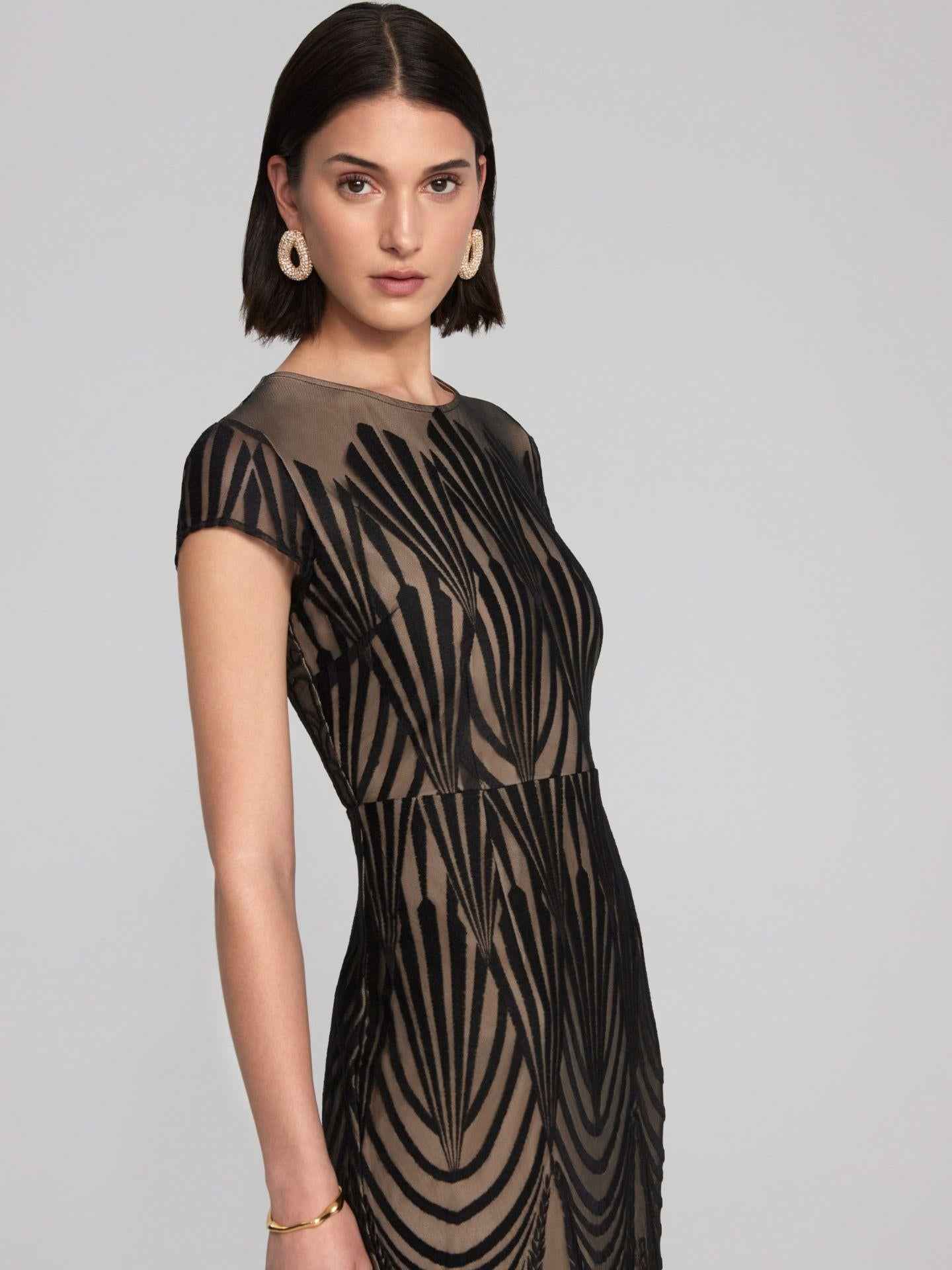 Lång Broderad Spetsklänning