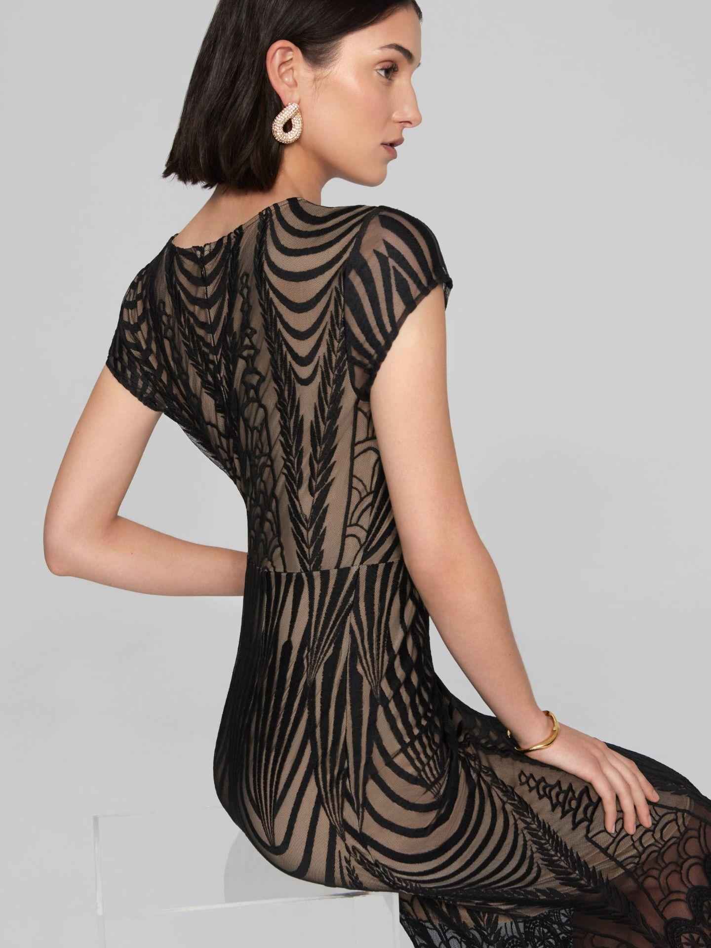 Lång Broderad Spetsklänning