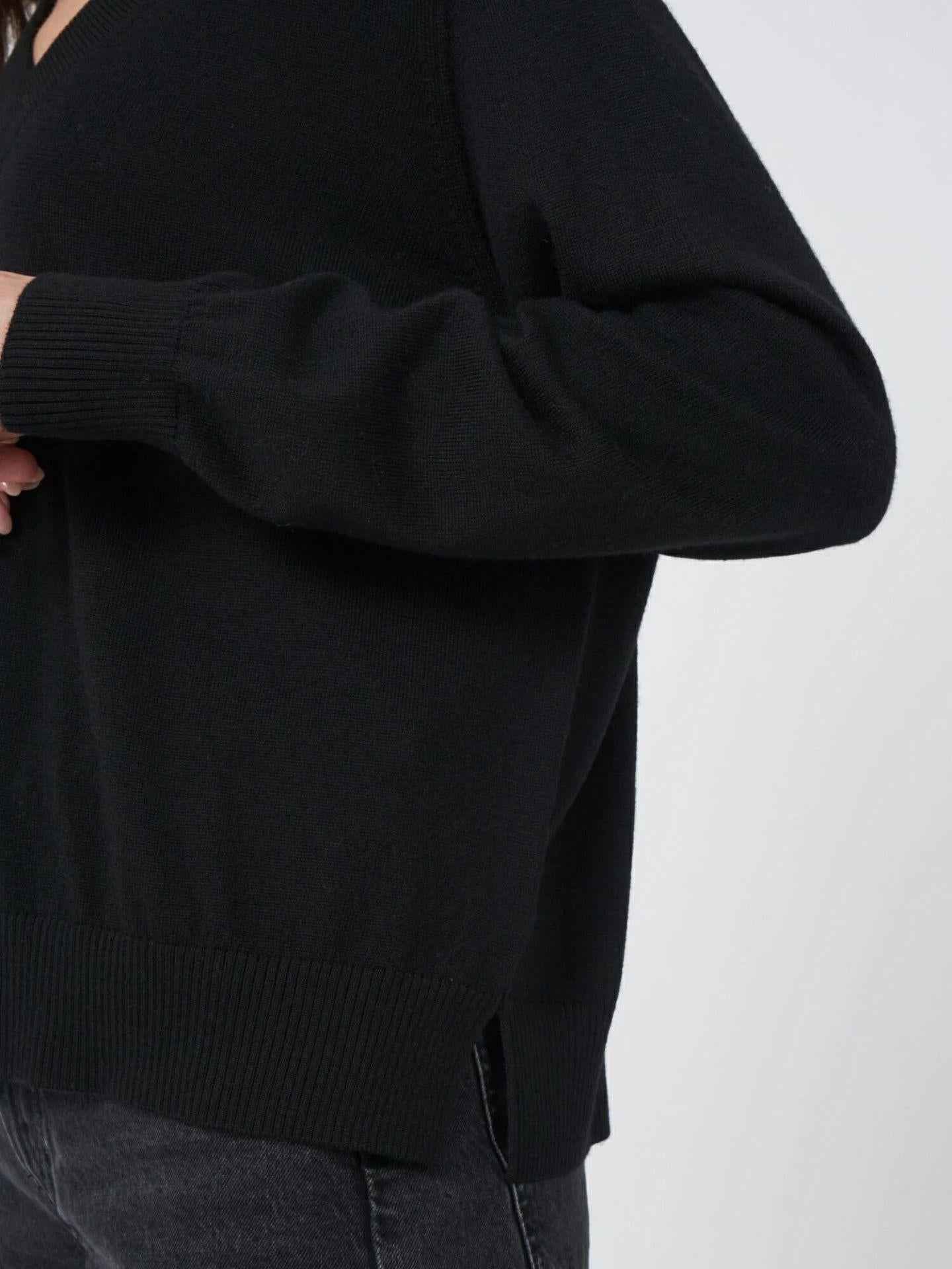 Merinoullströja med v-hals