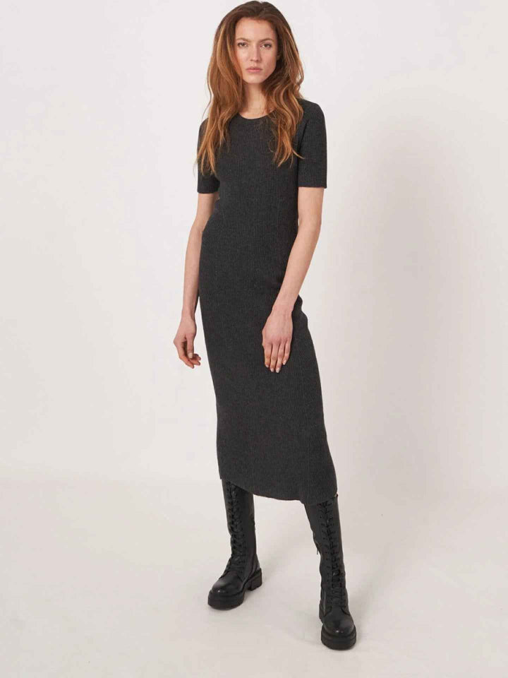 Ribbstickad Klänning i Ull/Kashmir