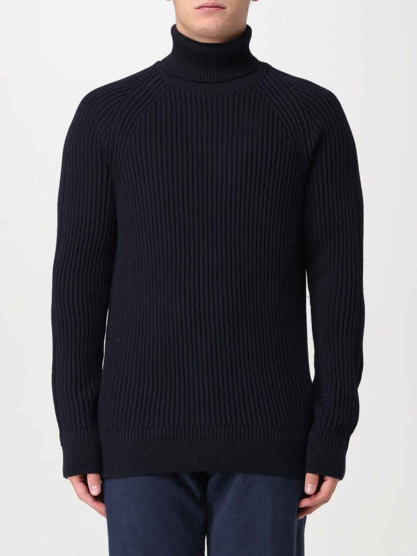 Ribbstickad Turtleneck i Virgin Wool