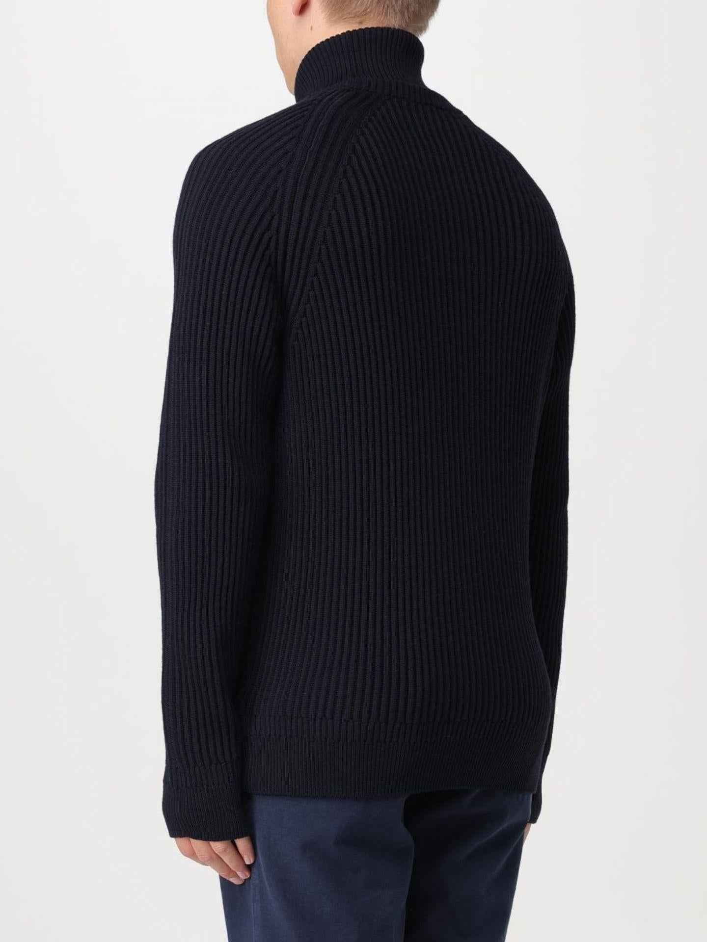 Ribbstickad Turtleneck i Virgin Wool