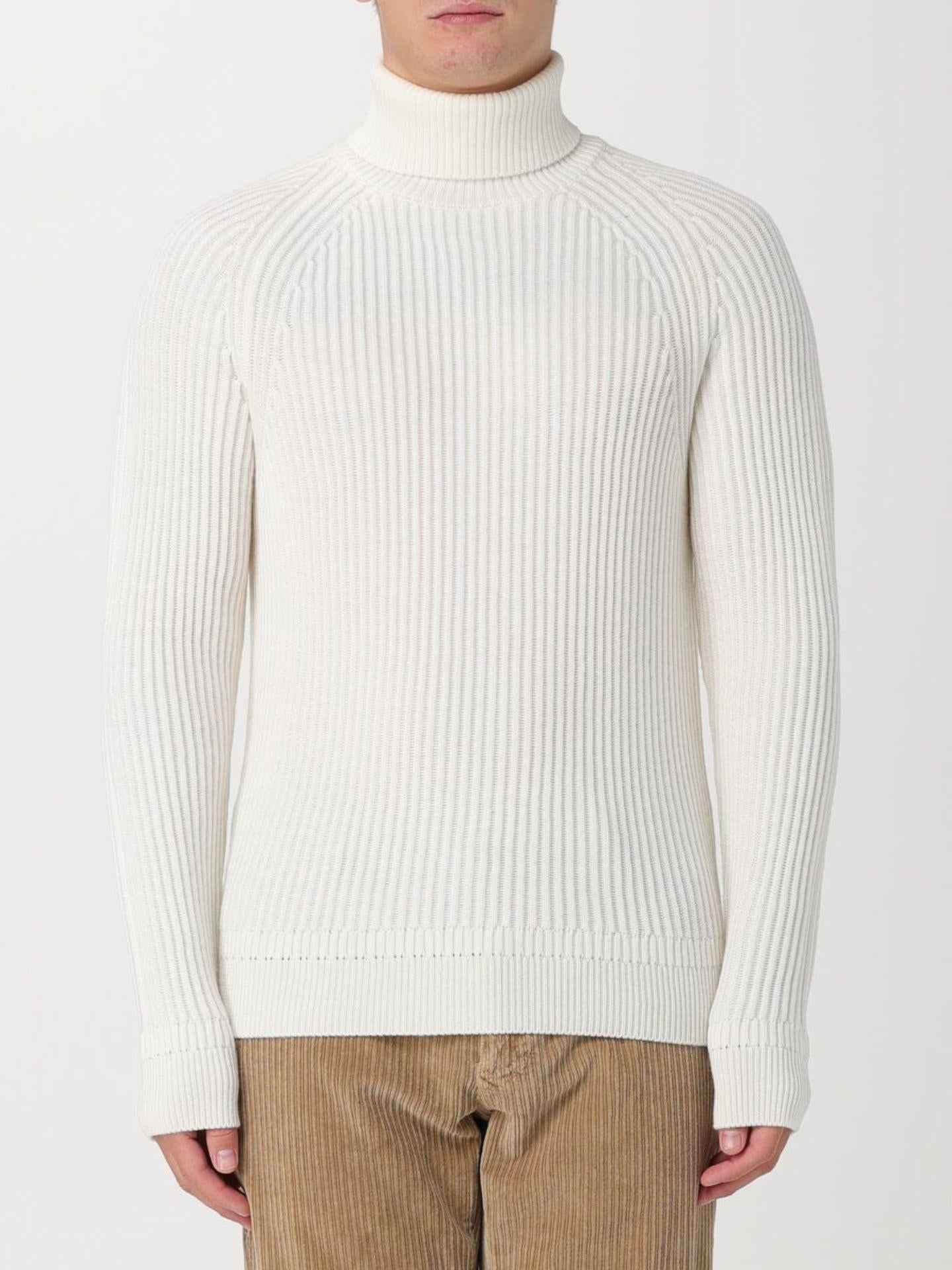 Ribbstickad Turtleneck i Virgin Wool