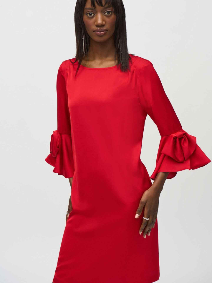 Satinklänning med Volangärm