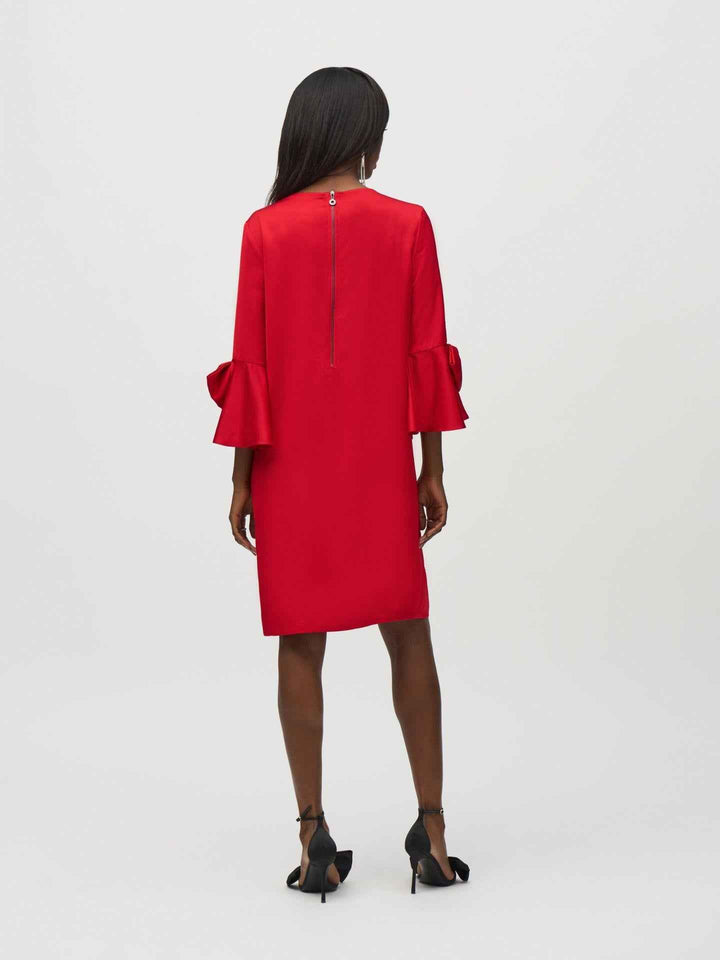 Satinklänning med Volangärm