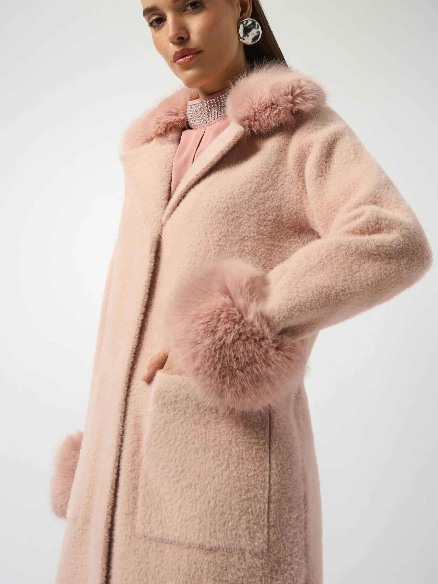 Stickad Faux Fur Kappa