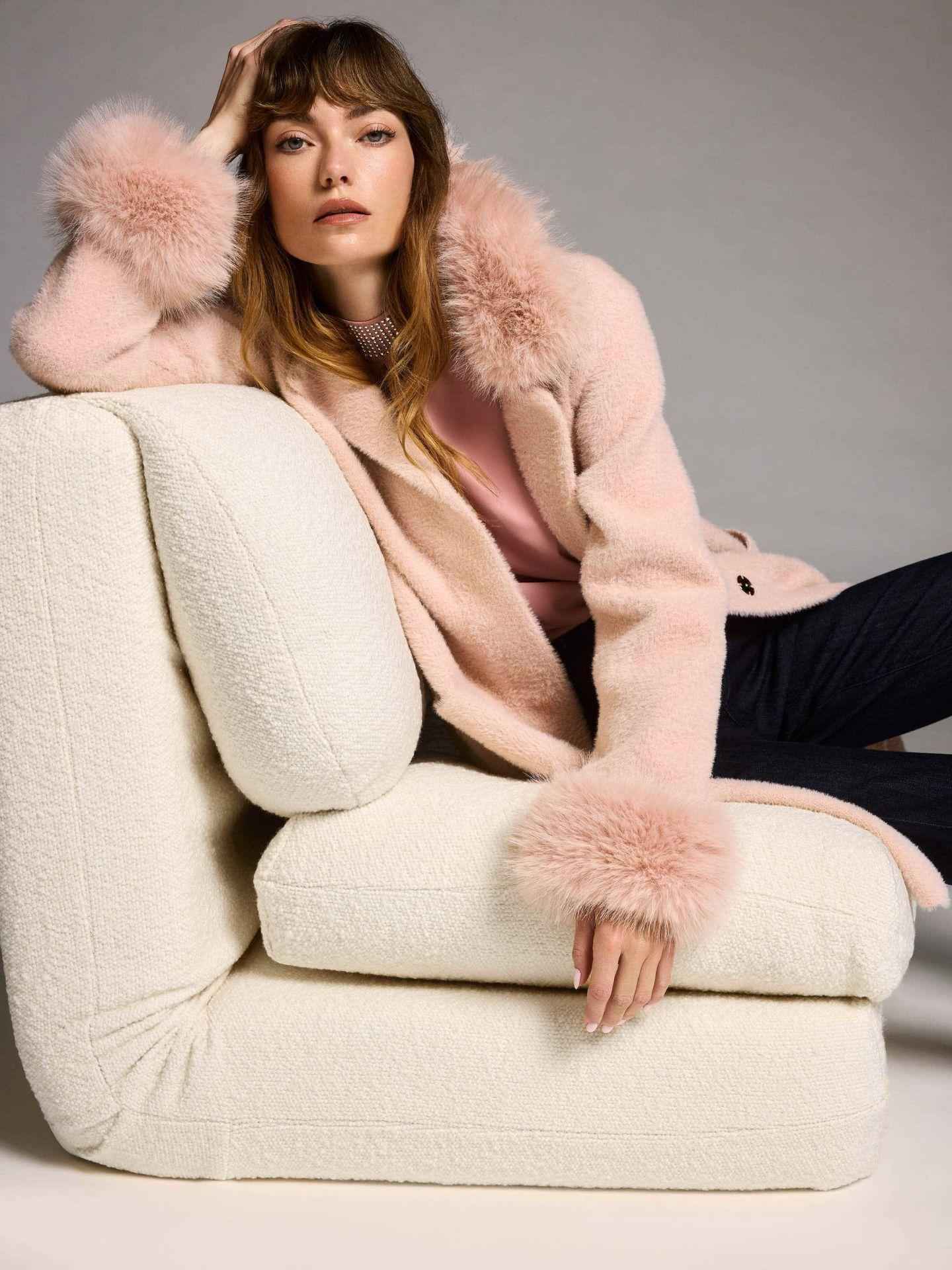 Stickad Faux Fur Kappa