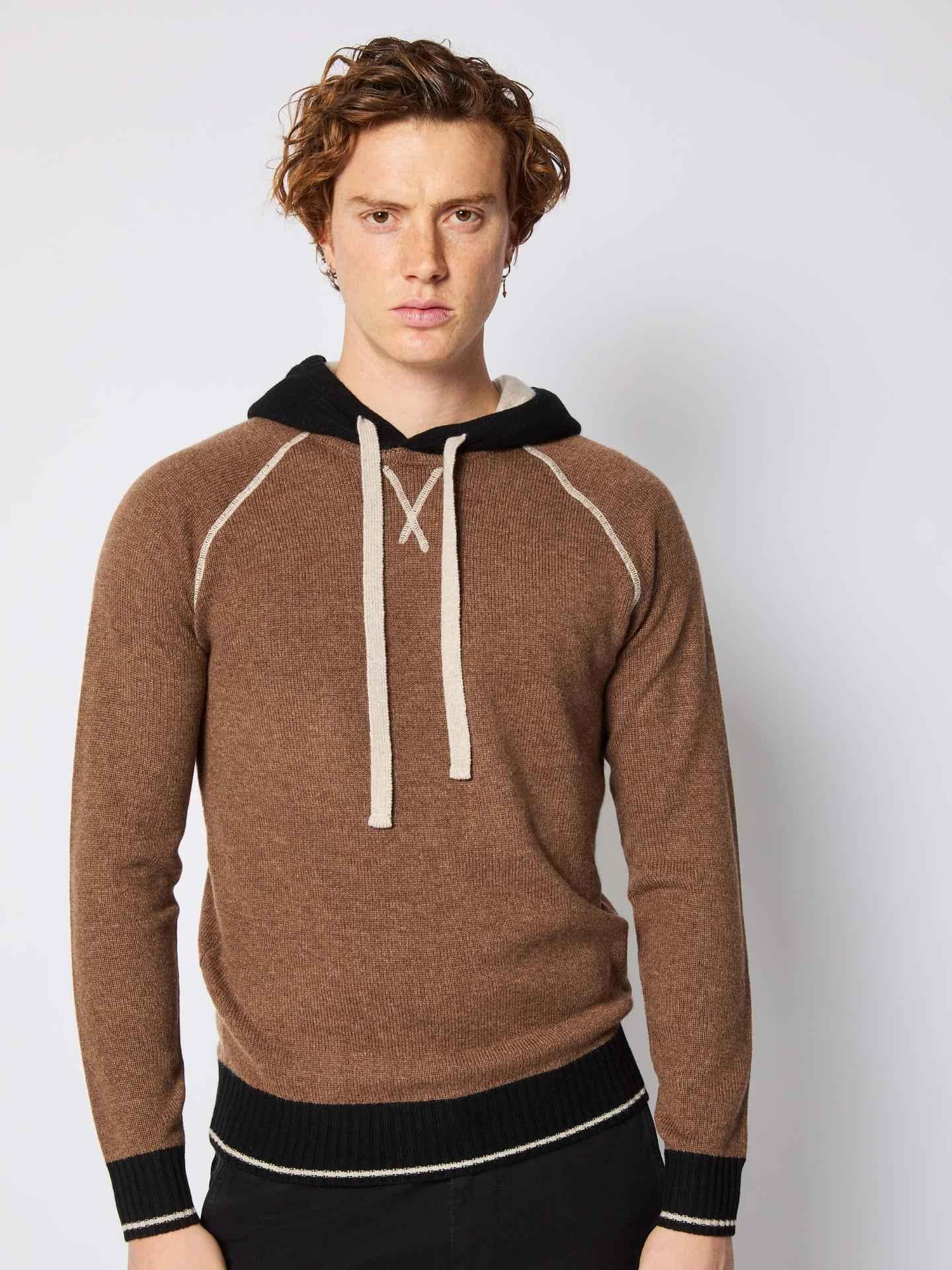 Stickad Hoodie i Ull och Cashmere