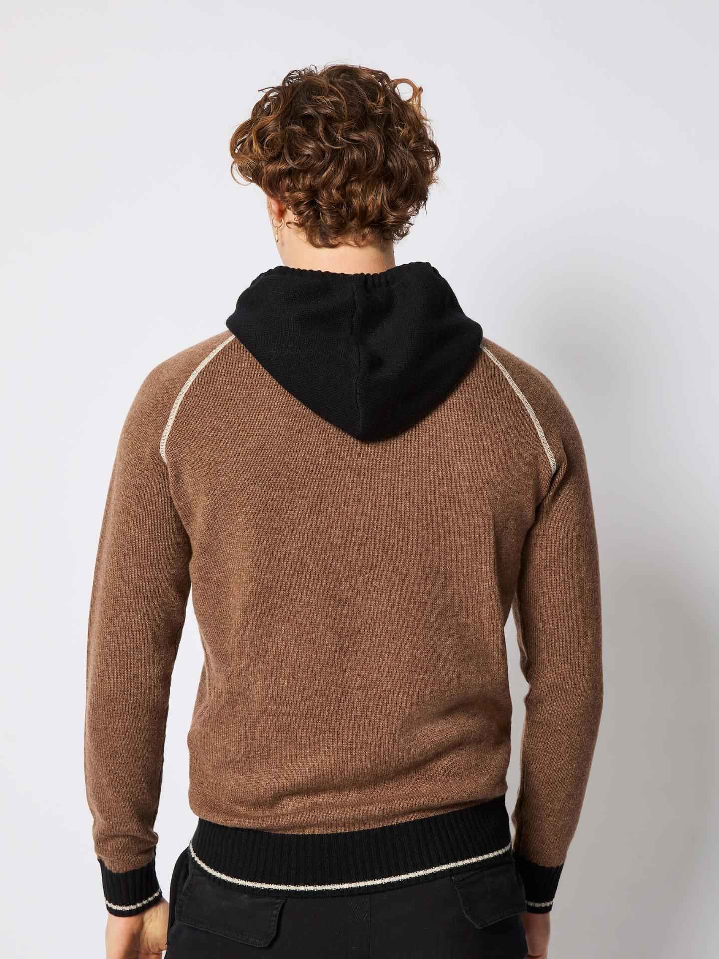Stickad Hoodie i Ull och Cashmere