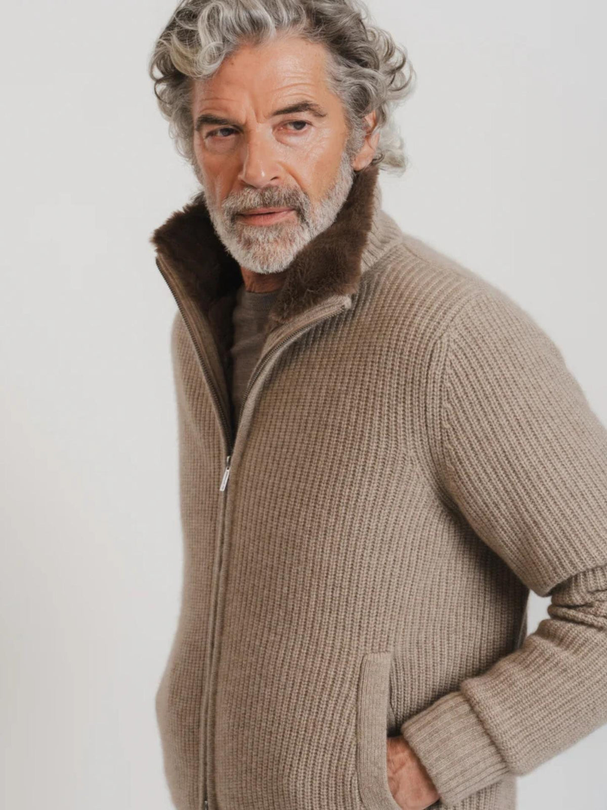 Taupe Alpine Ribbstickad Cashmere Jacka - Brown Avenue